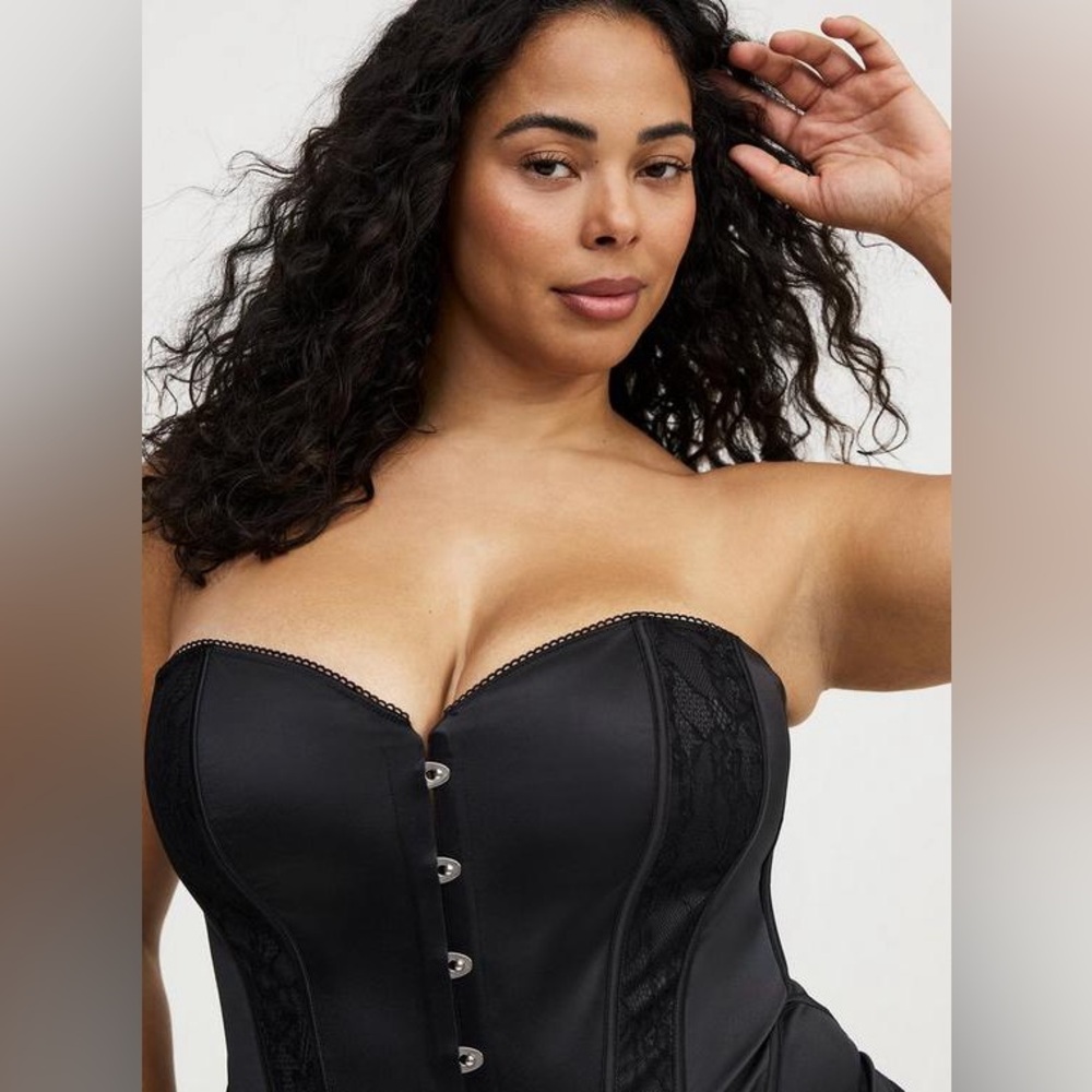 Torrid Satin Corset With Hook Front - Picture 4 of 9